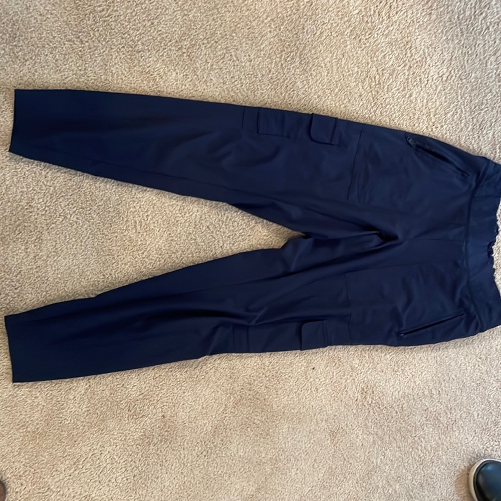 Athleta lightweight cargo pant